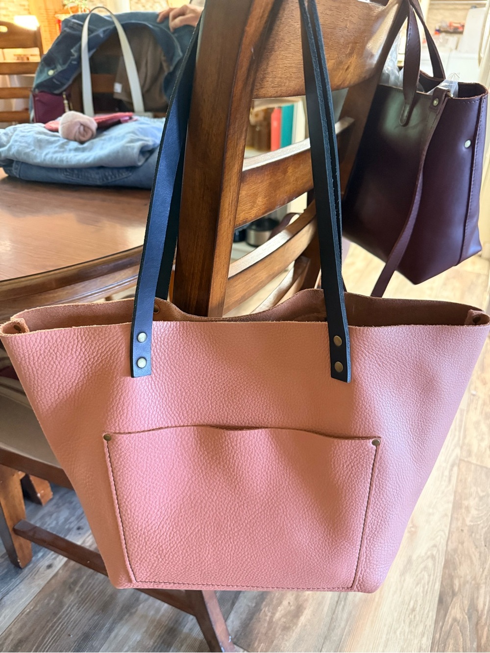 Women's Quartz Tote with Black Straps - Sleek Everyday Shopper